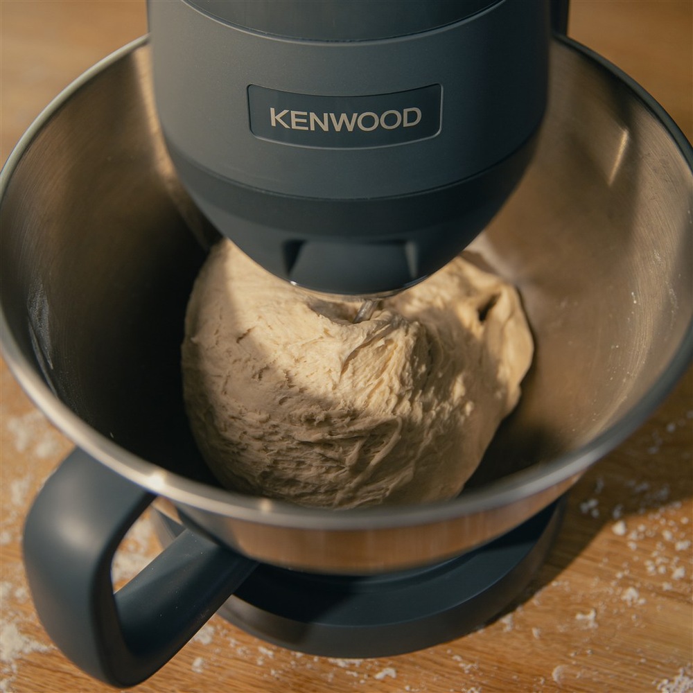 Hnětení těsta s kuchyňským robotem Kenwood KHC30.050GY Multi Tasker
