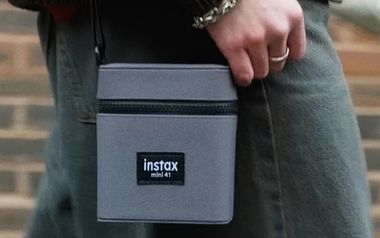 Pouzdro Fujifilm Instax mini 41 šedé Fujifilm Instax mini 41, šedá