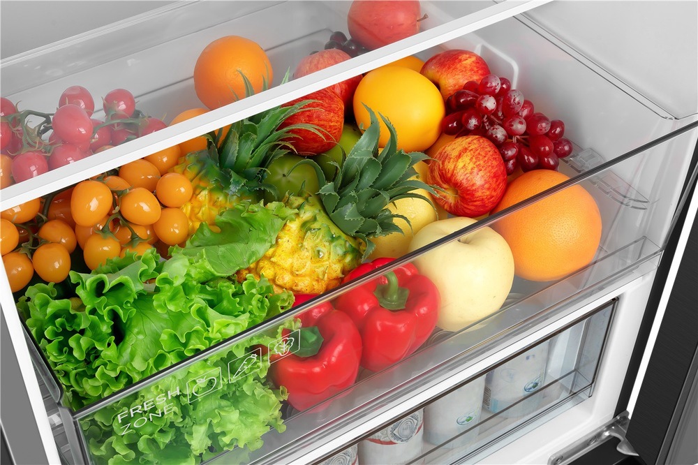 Chladnička s mrazničkou TCL RP350BWE0 bílá Prostorná zásuvka Fresh Zone pro přehledné uložení ovoce, zeleniny a čerstvých potravin