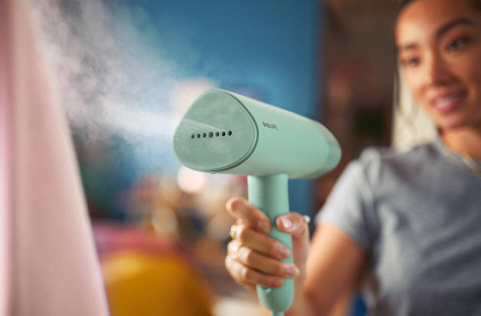 Ruční napařovač oděvů Philips STH3010/70 Ruční napařovač oděvů Philips STH3010/70