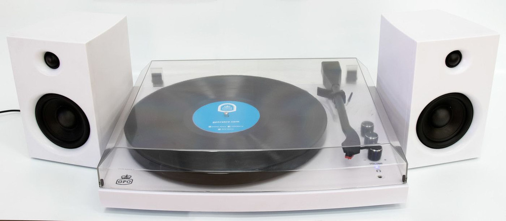 Gramofon GPO Piccadilly bílý GPO Piccadilly (zavřené víko)