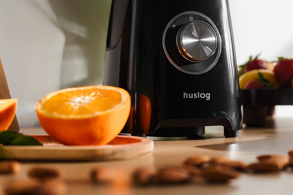 Stolní mixér Huslog HUS1007 se snadno ovládá pomocí praktického knoflíku