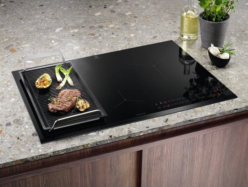 Indukční varná deska Electrolux EIS82449 černá