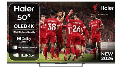 telvize haier H50S85GUX s fotbalisty na obrazovce