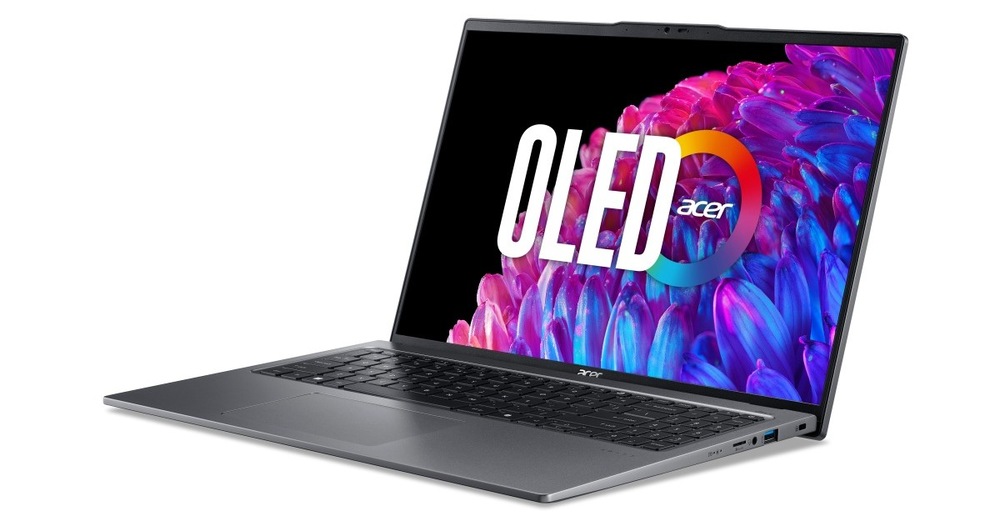 Notebook Acer Swift Go 16 (SFG16-72-598D) šedý Otevřený a zapnutý notebook Acer Swift Go 16 (SFG16-72-598D) natočený doleva