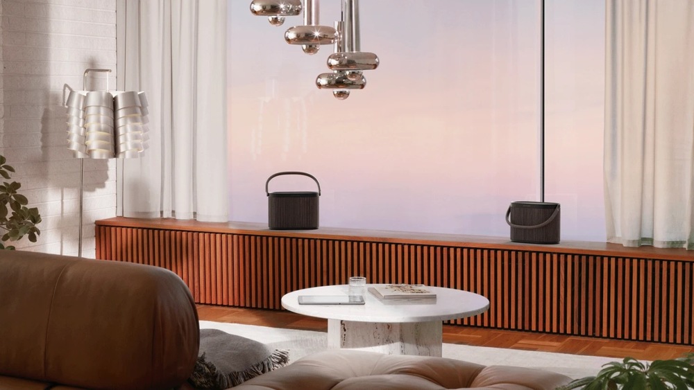 Přenosný reproduktor Bang & Olufsen BeoSound A5 stříbrný/béžový