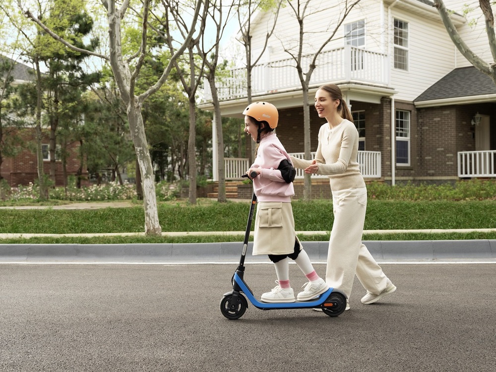 Elektrická koloběžka Segway eKickScooter C2 Lite modrá Elektrická koloběžka Segway eKickScooter C2 Lite modrá