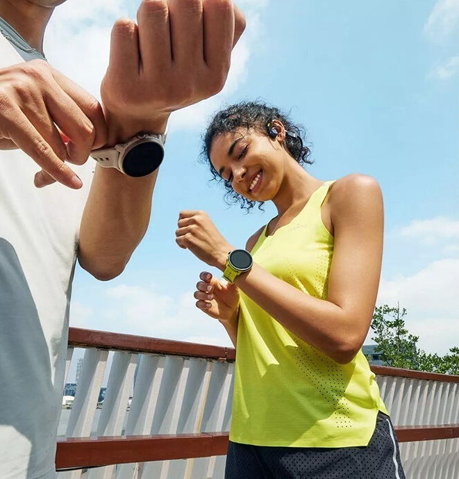 Chytré hodinky Suunto Run se silikonovým páskem žluté