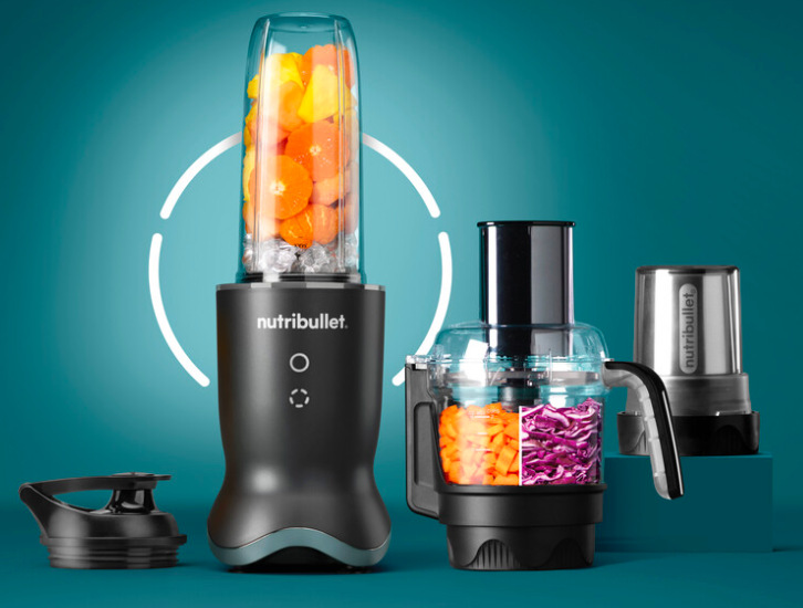 Detail foodprocessoru Nutribullet NB1224DG Ultra Plus+ se zpracovanou zeleninou