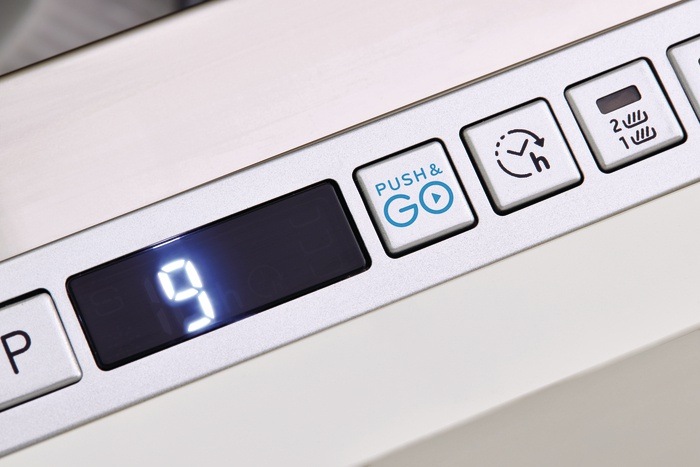 Myčka nádobí Indesit DSFO 3T224 C