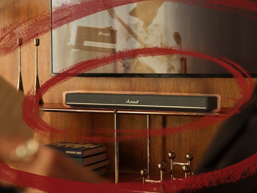 Interiér místnosti s bezdrátovým soundbarem Marshall Heston 60 podporujícím Spotify a další služby