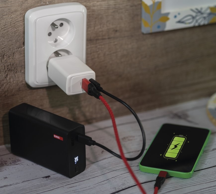 Nabíječka do sítě EMOS GaN, 45W, 1x USB-A/1x USB-C bílá Nabíječka do sítě EMOS GaN, 45W, 1x USB-A/1x USB-C - bílá