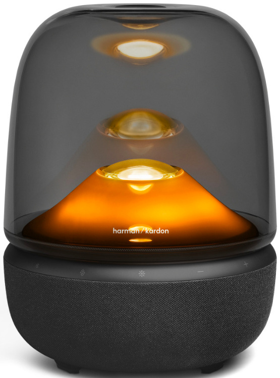 Reproduktor Harman Kardon Aura Studio 5 s oranžovým ambientním osvětlením pod transparentní kopulí