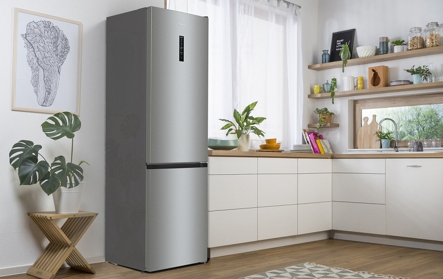 lednice Gorenje NRK620BA2XL4 v kuchyni