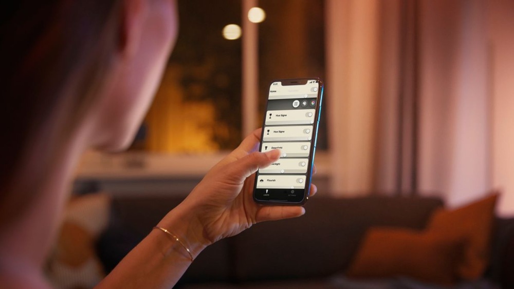 Bodové svítidlo Philips Hue Buckram White Ambiance Spot, bez ovladače černé Bodové svítidlo Philips Hue Buckram White Ambiance Spot, bez ovladače černé