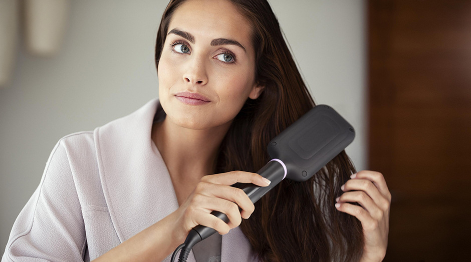 Žehlicí kartáč Philips BHH880/00 černý/fialový Žehlicí kartáč Philips BHH880/00 černý/fialový