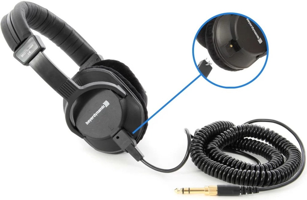 Sluchátka Beyerdynamic DT 250 černá Sluchátka Beyerdynamic DT 250 s detailem připojení kabelu k náušníkům