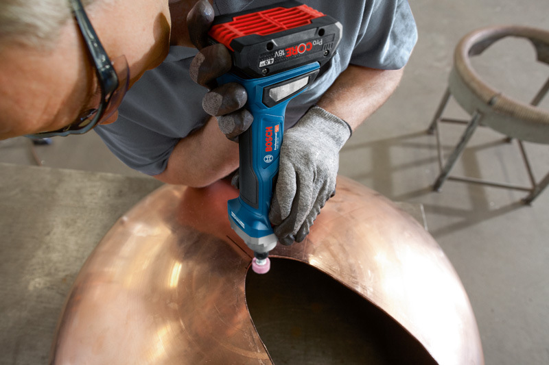 Přímá bruska Bosch Professional GGS 18V-20 (bez baterie) Jestli patříte mezi nadšené kutily, určitě by vám doma neměla chybět přímá bruska Bosch Professional GGS 18V-20.