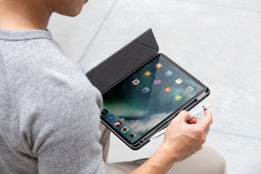 Pouzdro na tablet Uniq Moven instalované na Apple iPad 10.9" (2022)/iPad 11" (2025) 