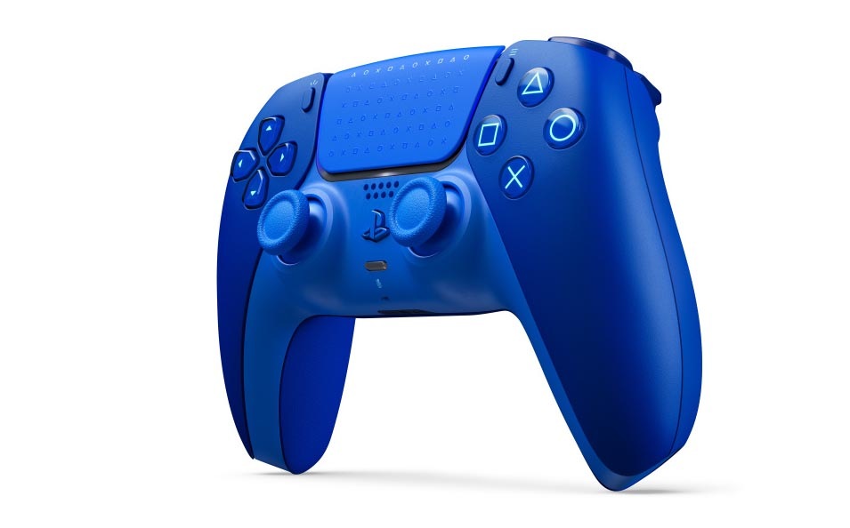 Bezdrátový ovladač Sony DualSense Pro PS5 - Icon Blue Special Edition modrý Zářivě modrý bezdrátový herní ovladač PlayStation 5 DualSense vyobrazený zepředu na bílém pozadí s joysticky a akčními tlačítky.