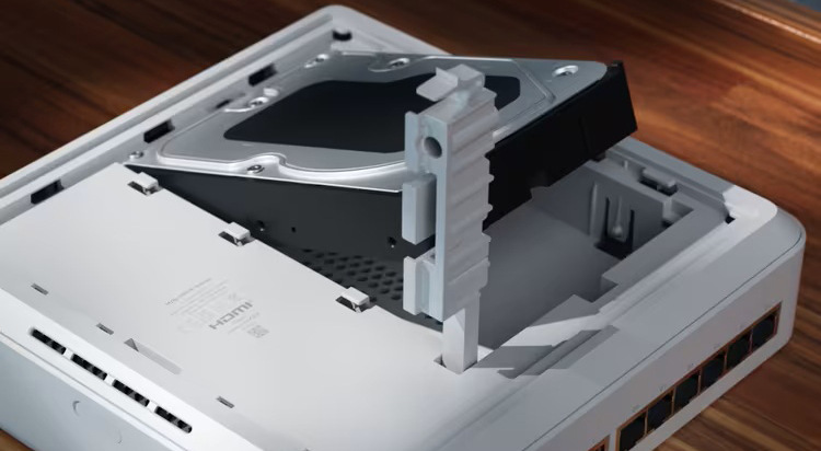 Do těla rekordéru Ubiquiti UniFi NVR Instant můžete vložit HDD nosič pro vysokou kapacitu a bezproblémové ukládání videí