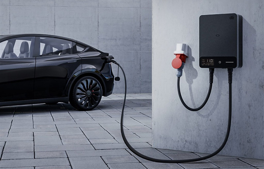 Nástěnná nabíjecí stanice dé pro elektromobily 11kW s 10m kabelem, verze s CZ aplikací černá Nástěnná nabíjecí stanice dé pro elektromobily 11kW s 15m kabelem, verze s CZ aplikací