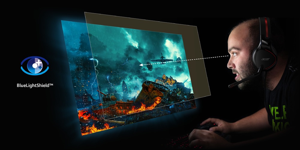 Herní monitor Acer Nitro VG270KL1bmiipx černý Muž soustředěně hraje videohru na monitoru s filtrem modrého světla. Scéna je bouřlivá a chaotická, což navozuje dojem akce. Zobrazuje se logo BlueLightShield.