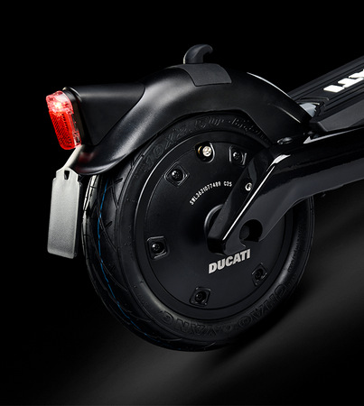 Elektrická koloběžka Ducati PRO-III Elektrická koloběžka Ducati PRO-III