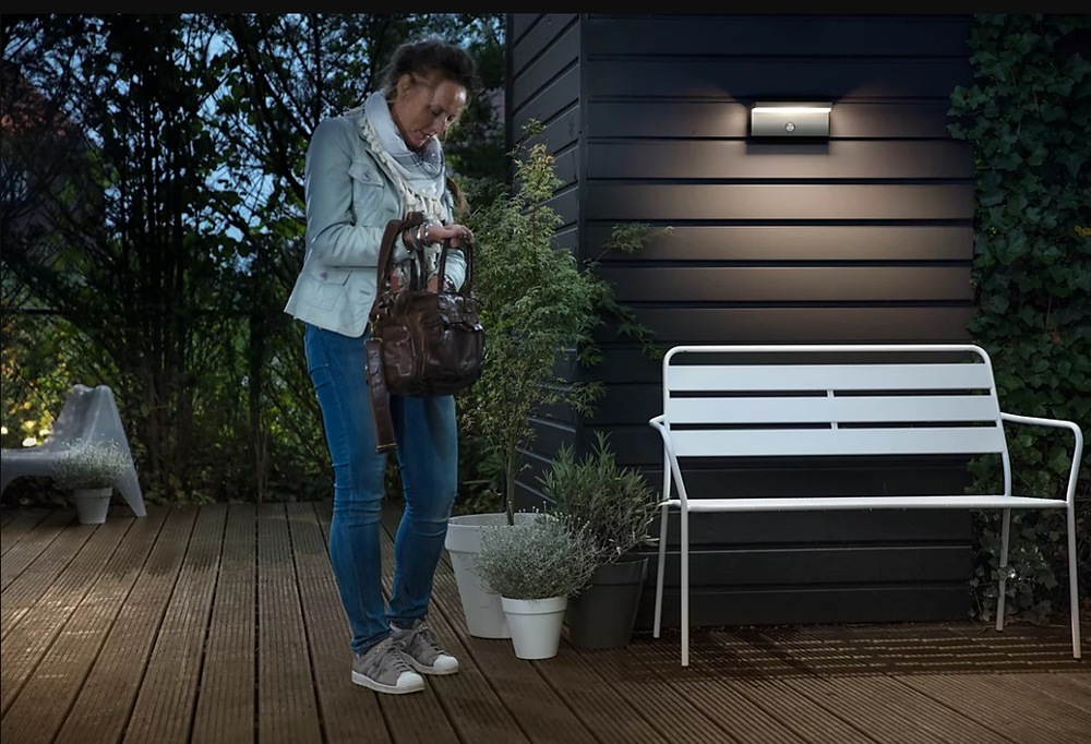 Nástěnné svítidlo Philips Bustan, 4000 K, pohybový senzor antracitové Nástěnné svítidlo Philips Bustan, 4000 K, pohybový senzor - antracitové