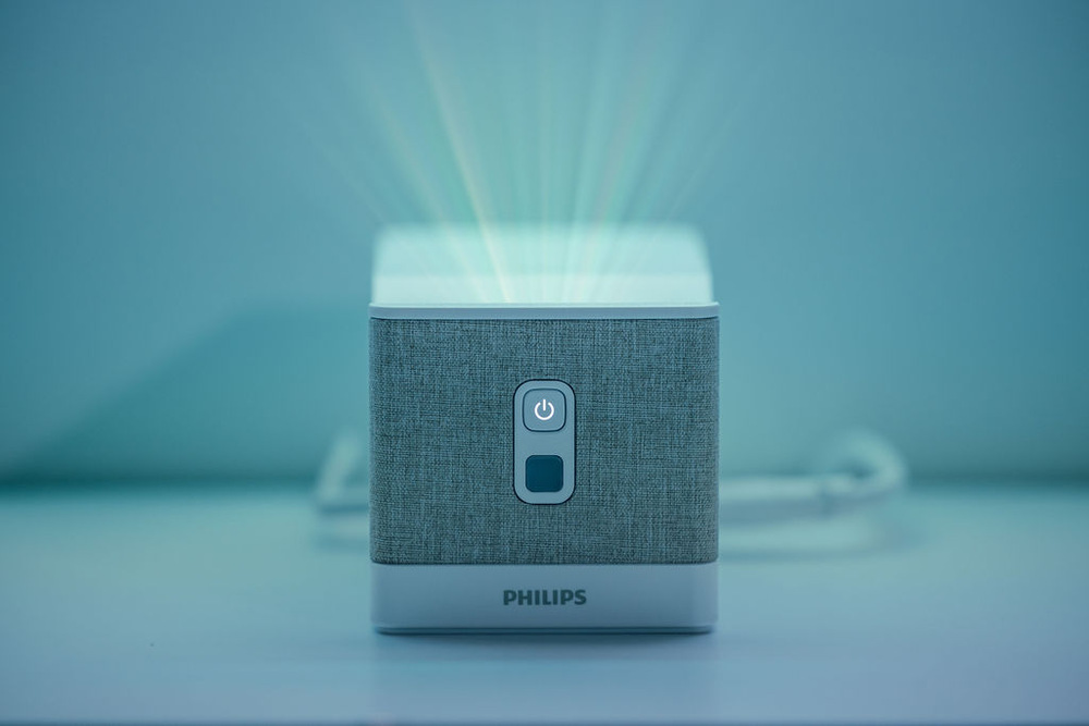 Detail projektoru Philips Screeneo v interiéru