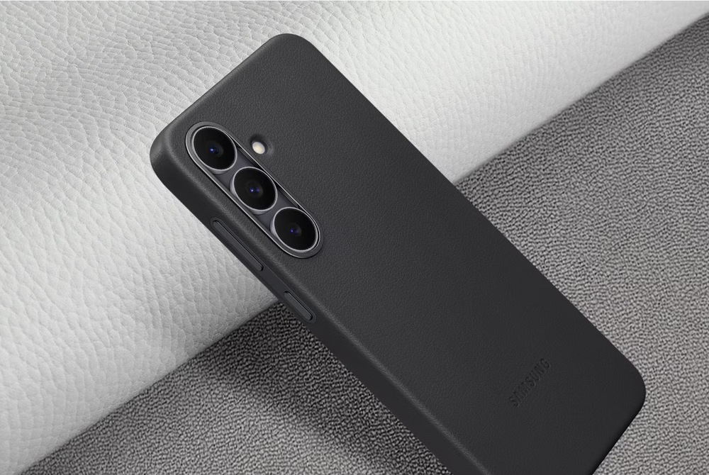 Kryt na mobil Samsung Kindsuit na Galaxy S25 FE - černý - telefon s krytem, pohled zezadu