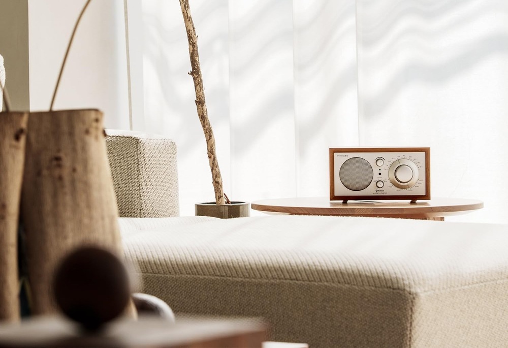 Radiopřijímač Tivoli Audio Model One BT stříbrný/hnědý Radiopřijímač Tivoli Audio Model One BT stříbrný/hnědý
