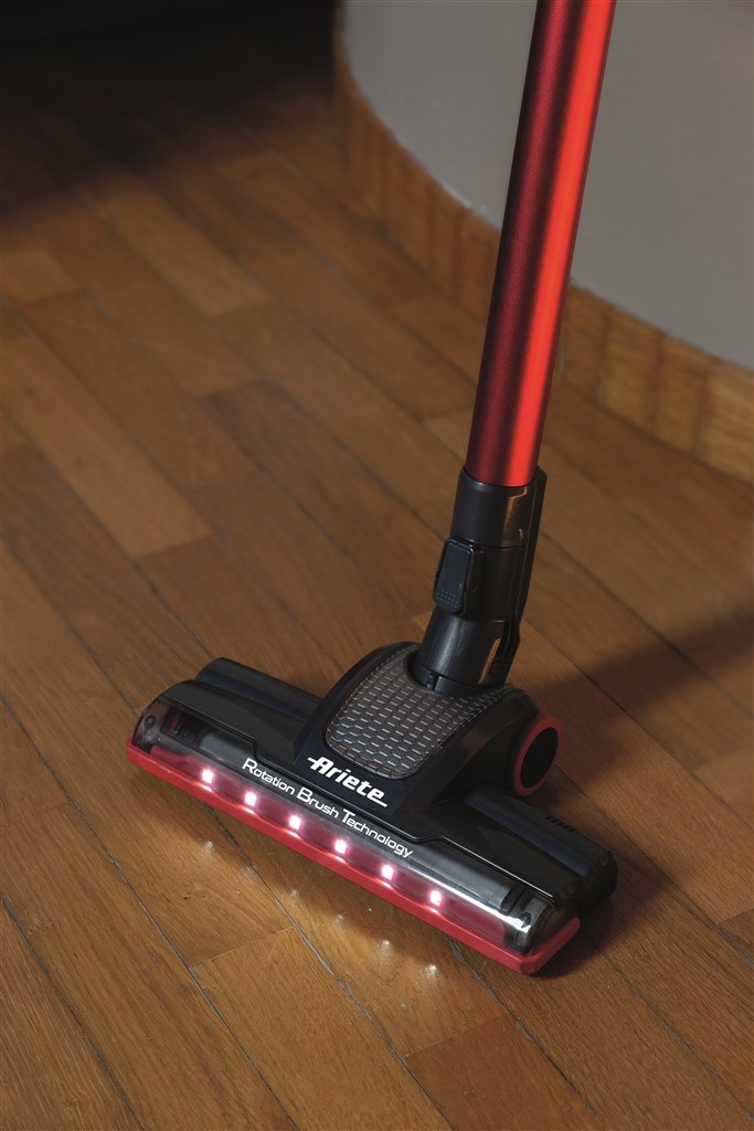 Tyčový vysavač Ariete Handy Force One RBT 2358 černý/červený
