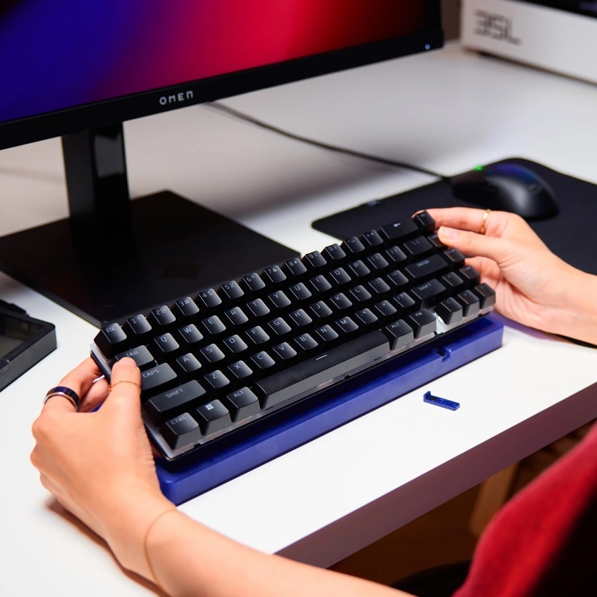 Kryt klávesnice HyperX Origins 2 65 / Pro Housing – instalace klávesnice do modrého těla krytu