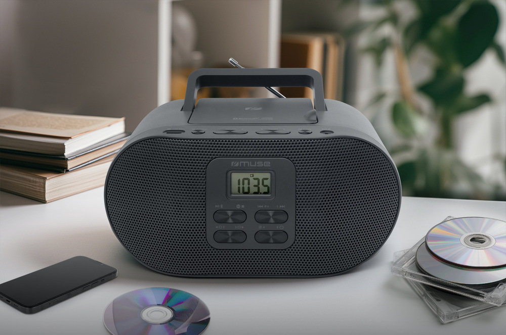 Radiopřijímač s CD MUSE M-33BT černý Nabízí nejen streamování vlastní hudby přes Bluetooth, ale také USB port pro přehrávání MP3 souborů, CD mechaniku nebo AUX vstup (3,5 mm).
