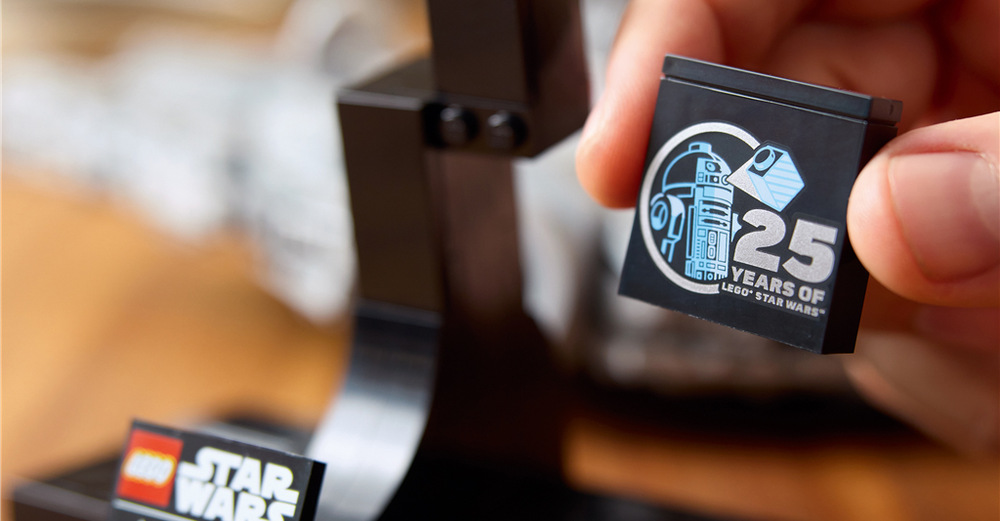 Stavebnice LEGO® Star Wars™ 75375 Millenium Falcon™ Stavění modelu připomíná slavné scény ze Star Wars: Nová naděje a přináší nostalgický zážitek fanouškům.