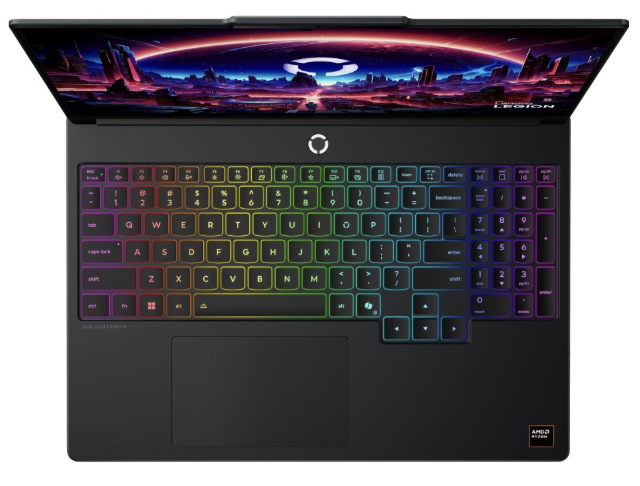 Pohled shora na Lenovo Legion 5 15AHP11 s RGB klávesnicí, numerickou částí a touchpadem