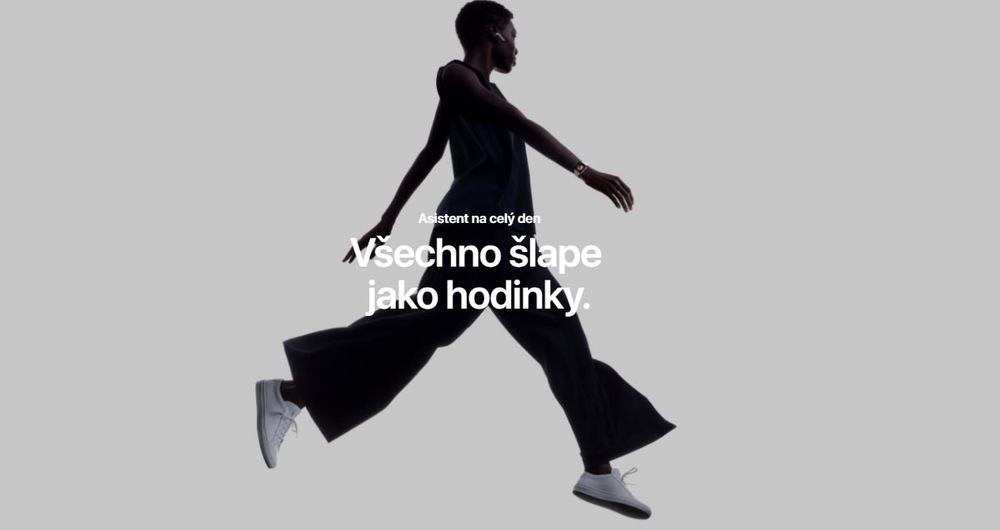Chytré hodinky Apple Watch Series 3 GPS 42mm pouzdro z vesmírně šedého hliníku - černý sportovní řemínek