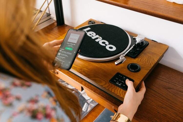 Gramofon Lenco LS-55 černý/béžový Gramofon Lenco LS-55 černý/béžový