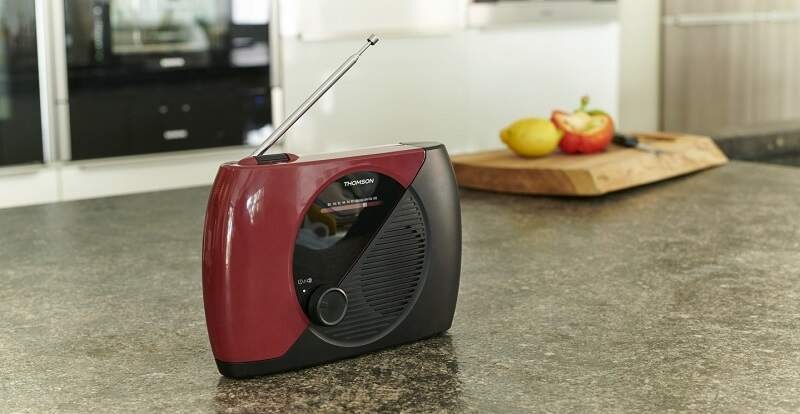 Radiopřijímač Thomson RT353 červený