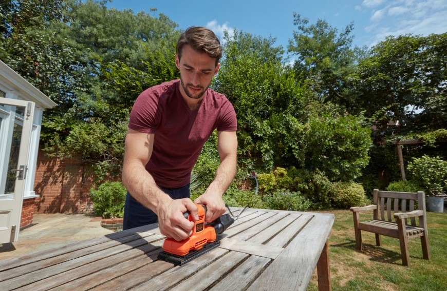 Vibrační bruska Black-Decker BEW220-QS