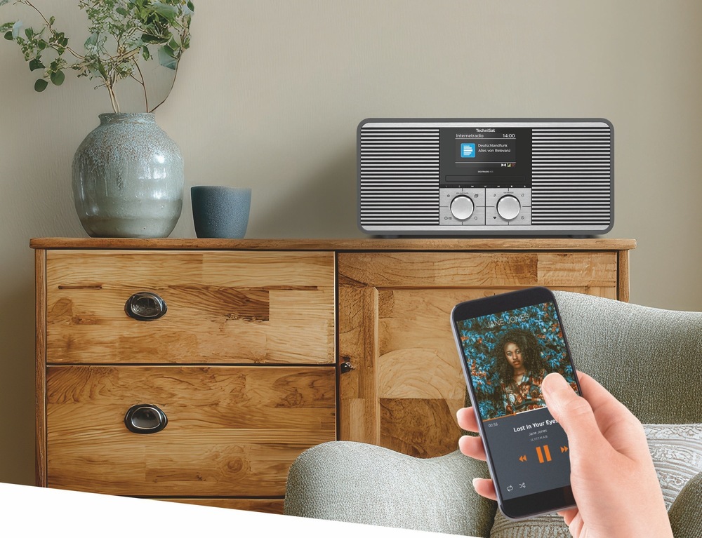 TechniSat DIGITRADIO 425 umožňuje díky Wi-Fi naladit tisíce stanic z celého světa