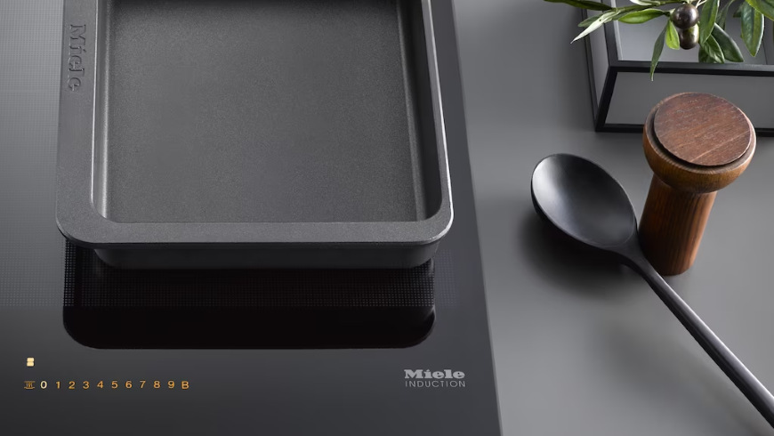 Indukční varná deska Miele KM 7564 FR černá Indukční varná deska Miele KM 7564 FR černá