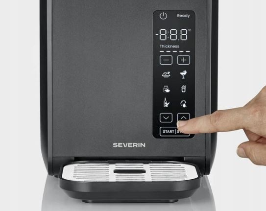 Detailní přiblížení digitálního dotykového panelu výrobníku Severin EZ 7410 S-Slush