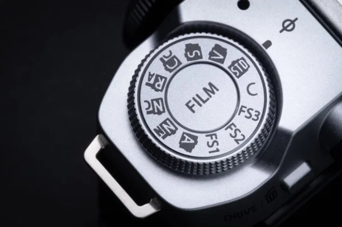 Fujifilm X-M5 zaujme i voličem filmových simulací