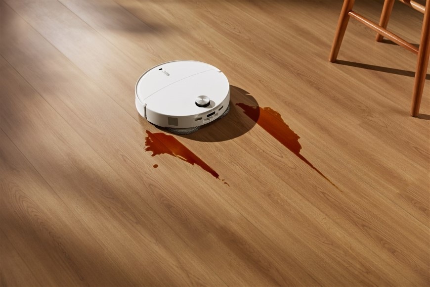 Robotický vysavač Roborock Qrevo Edge 2 White bílý Vysavač Roborock Qrevo Edge 2 uklízející rozlitou tekutinu