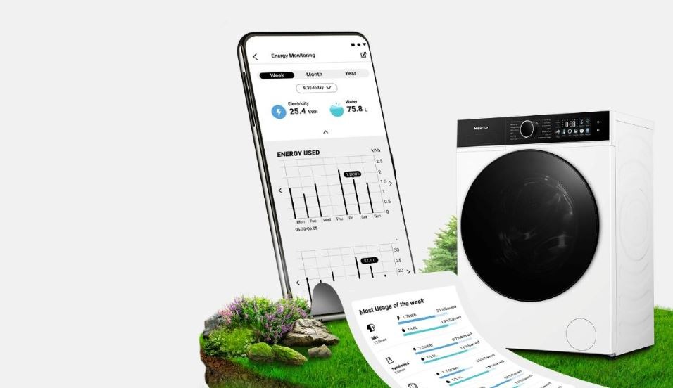 Pračka Hisense WF3I8043BWF bílá mobilni telefon a pračka hisense. Na telefonu je spustena aplikace connectlife, ve které mužete sledovat proces prani a nastavit požadavky. Od telefonu vychazi uctenka