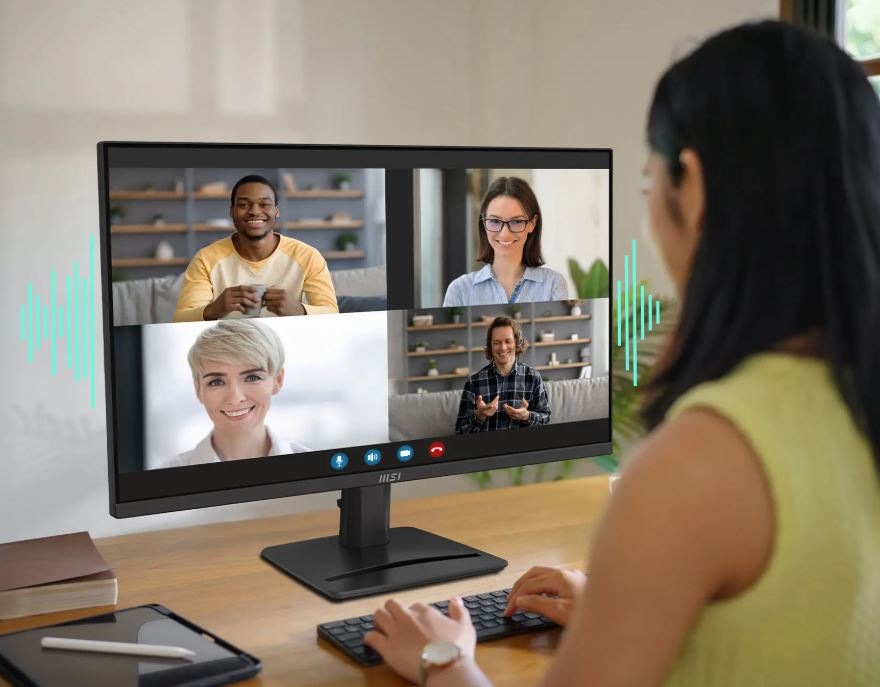 Monitor MSI PRO MP275Q E14 černý Žena při videokonferenci na monitoru MSI PRO MP275Q E14