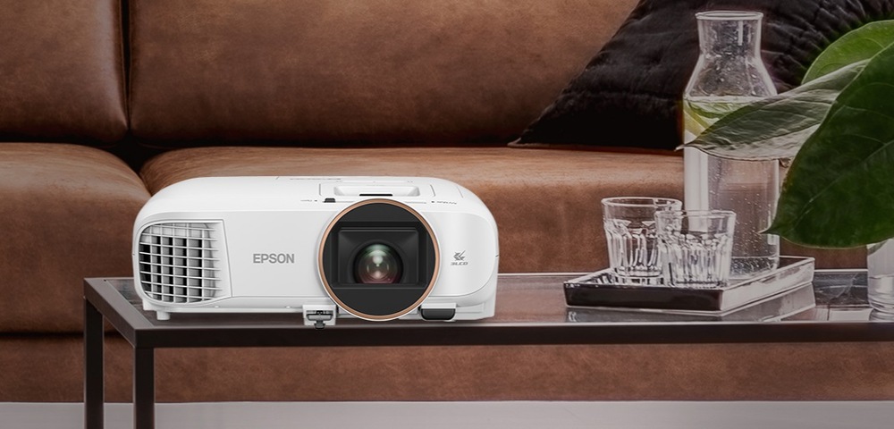 Projektor Epson EH-TW5820 bílý Projektor Epson EH-TW5820 (V11HA11040)