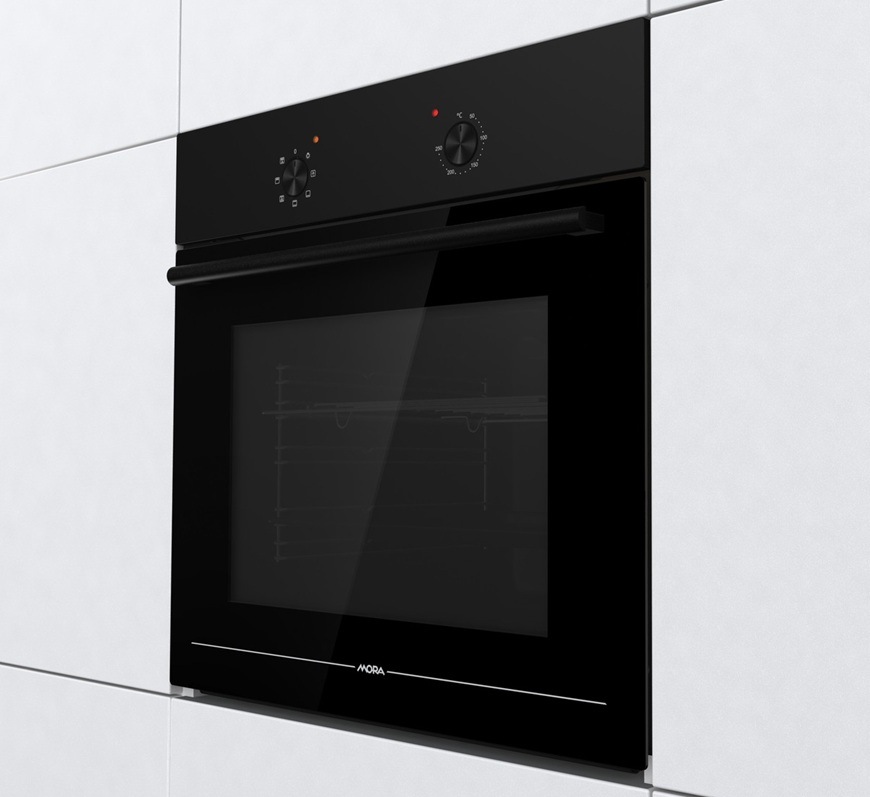 Vestavná trouba Mora VT 221 GB je zabudovaná do kuchyňské skříně.